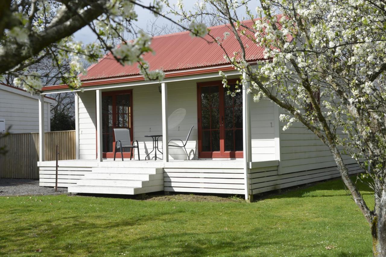 Terracotta Lodge & Cottages Carterton Экстерьер фото